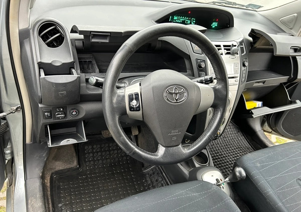 Toyota Yaris cena 17900 przebieg: 241364, rok produkcji 2006 z Gdańsk małe 121